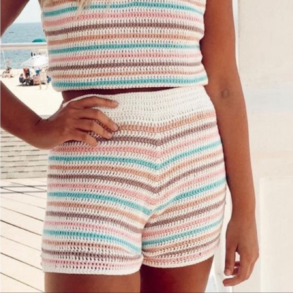 ๐ธ๐๐ทNWT MOLLY &ZOEY HIGH WAISTED CROCHET SHORT